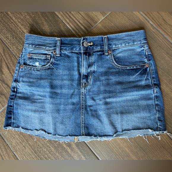 American Eagle Outfitters Dresses & Skirts - AE DENIM LOW-RISE MINI SKIRT